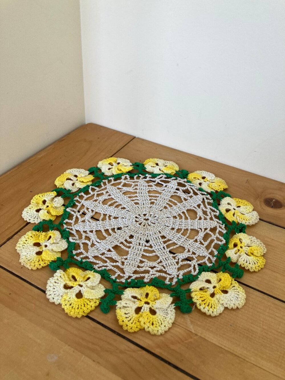 Hand Crochet Pansy Flower Lace Doily Vtg Yellow Green Gold Centerpiece Doilies